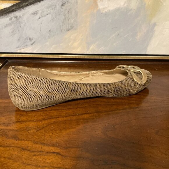 Banana Republic Women 9 Snakeskin Tan Ballet Flat Gold Buckle Preppy Work - Picture 6 of 15